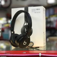 beats ep by dr dre a1746 on ear
