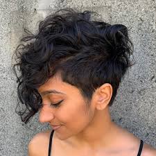 As this beaut demonstrates, short, wavy hairstyles can easily be spruced up with the help of a fancy fringe. 25 Of The Lovliest Short Wavy Hairstyles Trending Right Now