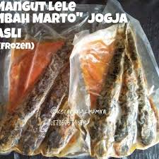 Mbah marto dibantu beberapa orang anaknya sejak pagi sudah memasak semua makanan. Jual Mangut Lele Mbah Marto Asli Isi 5 Kota Yogyakarta Keranjang Mamira Tokopedia