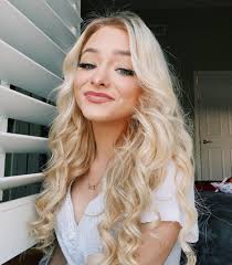 She spent most of her childhood in indiana before her family moved to franklin at the age of eight. How Old Is Zoe Laverne Age Height Boyfriend Net Worth