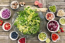 lose weight by eating salads and fruits