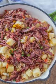 In a large heave pot, place the corned beef, carrots, potatoes, cabbage, bay leaves, coriander seed, mustard seed, 2 teaspoons salt, and 1/2 teaspoon pepper. How To Cook Canned Corned Beef Hash In The Oven Arxiusarquitectura
