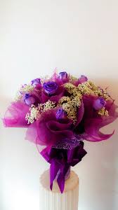 hong kong style 1 dozen purple roses in