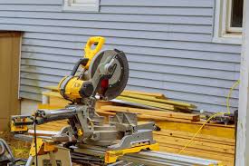 compound and sliding miter saw