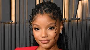 halle bailey s twisted side ponytail at