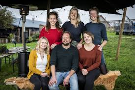Dutch reality show based on farmer wants a wife, presented by yvon jaspers. Boer Zoekt Op Pampus Naar De Vrouw Van Zijn Leven