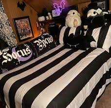 Gothic Bedding Stripes Black White