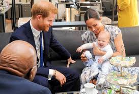 In an extremely rare clip, seemingly shot by prince harry himself, meghan sits down for storytime with her very animated son, in honor of his first birthday. Meghan Markle And Prince Harry S Son Archie Stole The Show During Family Birthday Call Mom Com