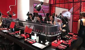 chanel s le rouge beauty popup is red