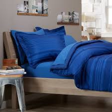 blue comforters for a peaceful bedroom