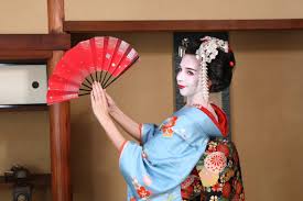 an pretending to be a geisha in