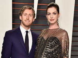 Hollywood star anne hathaway is married to actor and designer adam shulman. People Think That Anne Hathaway S Husband Looks Like Shakespeare