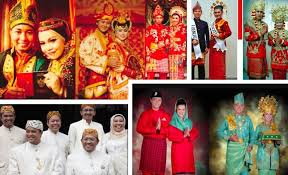 Baju tradisional untuk pengantin sumatera barat umumnya berwarna merah dengan akseoris lengkap. Pakaian Adat 34 Provinsi Di Indonesia Beserta Gambarnya