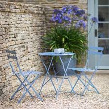 Buy the garden table you've been looking for today at homebase. Make A Small Garden Sociable With A Round Table Modish Living