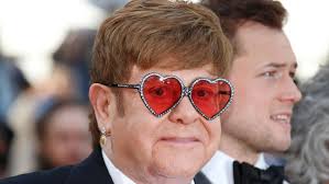 The album's first single, border song, peaked at 92 on the billboard hot 100. Elton John Uber Haarausfall Ich Hasste Es Wie Ich Aussah