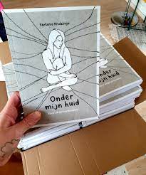 Nieuws uit Berkelland » Debuutroman 'Onder mijn huid ~ Voor altijd  verbonden' van Stefanie Kruizinga uit Neede - Eibergen, Neede, Borculo en  Ruurlo!