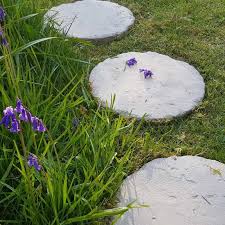traditional round stepping stones