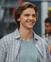 And i'd like to thank the internet for bringing him to my life. Lee Flynn The Kissing Booth Wiki Fandom
