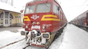 До този момент два влака изчакват разчистването на релсите. Brziyat Vlak Ot Sofiya Km Varna E Spryal Zaradi Avariya Inews Bg