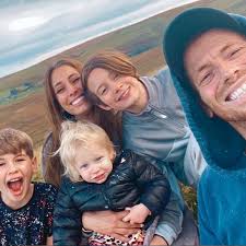 Stacey solomon was worried for her boyfriend joe swash's ear injury but feels infuriated for his, reluctance to seek medical attention. Stacey Solomon And Joe Swash Slammed For Travelling To Wales Amid Coronavirus Pandemic Daily Record