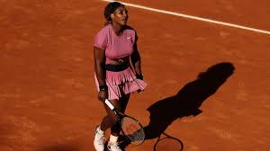 Serena williams has more than a dozen corporate partners, and her $94 million in career prize money is twice as much as any other female athlete. Niederlage Bei Comeback Serena Williams Verliert 1000 Profi Match Kicker