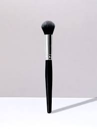 dome concealer brush with wooden handle