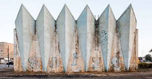 Viaggiare per immagini #8. L'architettura brutalista della desertica ...