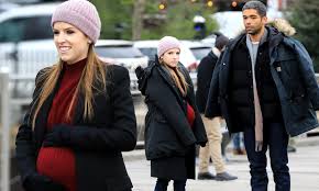 One night in miami (2020). Anna Kendrick Cradles Baby Bump While Filming Love Life With Kingsley Ben Adir In New York City Daily Mail Online