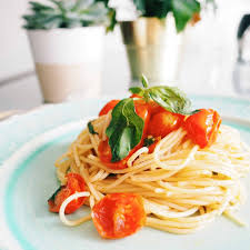 easy 15 minute tomato garlic pasta