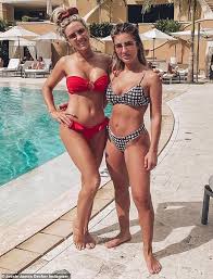 Jessie james decker is represented by heath baumhor of agency for the performing arts (apa). Jesse James Decker 32 And Her Mother Karen Parker Look Like Sisters Eminetra New Zealand