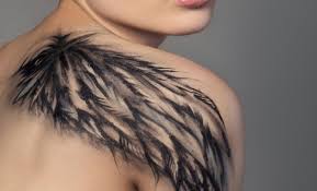 significado de los tatuajes de plumas