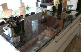 Die arbeitsplatte einer küche muss verschiedene voraussetzungen erfüllen. Kuchenarbeitsplatten Aus Naturstein Wie Granit Marmor Oder Schiefer Wieland Naturstein