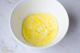 microwave scrambled eggs cooking with