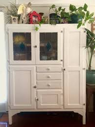 Do you mind sharing the brand and color of the paint and glaze you used? Ideas For Vintage Kitchen Cabinets Helen Edwards Writes