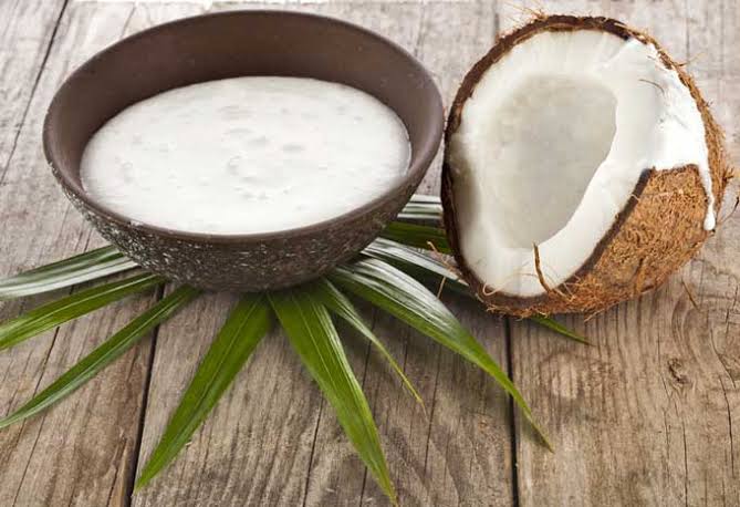 How to Prepare Delicious Coconut Milk at Home and it's Health Benefits