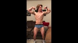 Flexing while in my underwear – Chad Butters (bigchaddyb) – Gay for Fans