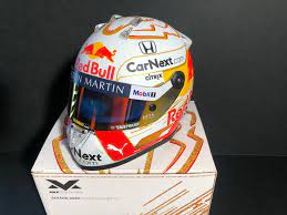 Friends i reproduced the design of the 2020 helmet by max verstappen another piece to update your. Red Bull Formel 1 Max Verstappen 2020 1 2 Scale Catawiki