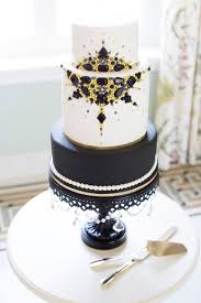 You don't need to go with a complete great gatsby theme to relish the perks of a glam theme when it. 27 Refined And Bold Art Deco Wedding Cakes Weddingomania
