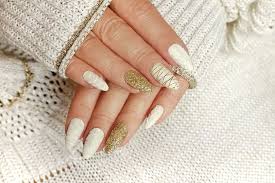 They are applied liked a regular polish, but they dry under an led or uv light, which speeds up the drying process, resulting in a mani that lasts way longer. 20 Best Winter Nail Designs Best Winter Nail Ideas 2021