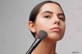 makeup artist applies maquillage