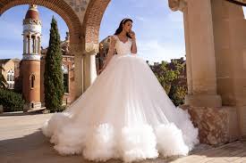 Spring 2020 bridal fashion week is open. Current Wedding Dress Trends For 2020 What S Hot Right Now Tina Valerdi