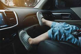 what age can kids sit in the front seat