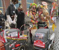 On tuesday the locals dress up as voil janet, which is a phenomenon in aalst. Carnaval Aalst Foto En Videoblog Aalst Carnaval 2017 De Voil Jeanetten