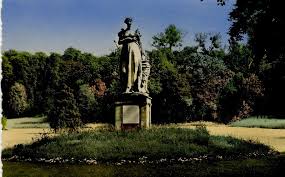 Rueil-Malmaison - Le château de Bois Préau Statue de Joséphine - Carte  postale ancienne et vue d'Hier et Aujourd'hui - Geneanet
