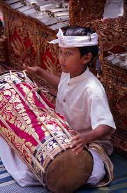 Alat musik tradisional jangan pernah di tinggalkan karena musik tradisional adalah warisan nenek moyang. Definisi Musik Tradisional Dan Ragam Jenisnya Di Dunia