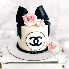 Pick a free holiday card template and use the design tool to customize it today. Chanel Louis Vuitton Cakes For Your Atas Girlfriend Shout