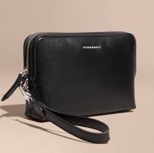Browse all the men's bags at mr porter. Burberry London Leather Pouch Black Made In Italy Produk Aksesoris