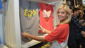Samantha ponder is the name of an american sportscaster working for espn/abc networks who is samantha started to appear as ponder after her husband�s surname since january 1, 2013. Samantha Steele Ponder 5 Fast Facts You Need To Know Heavy Com