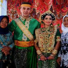 Perkahwinan yang menyakitkan adalah perkahwinan yang menuju perceraian. Perpaduan Adat Dan Agama Dalam Ritual Pernikahan Suku Bugis Makassar Regional Liputan6 Com