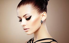 women eyeshadow brunette face